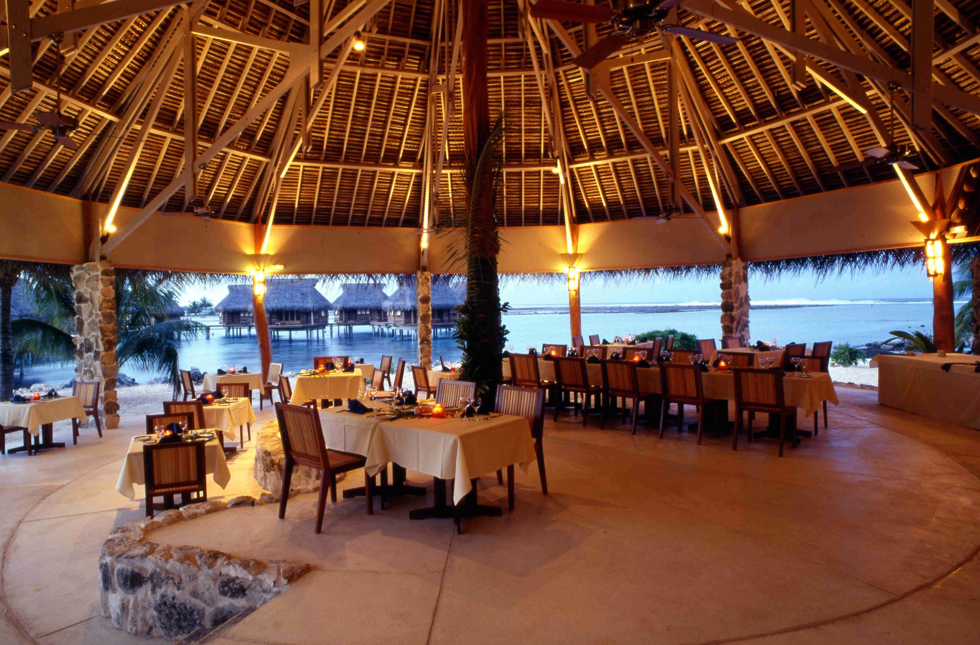 https://tahititourisme.mx/wp-content/uploads/2021/10/Tikehau-Pearl-Beach-Resort-Restaurant-Pohero-Copie.jpg