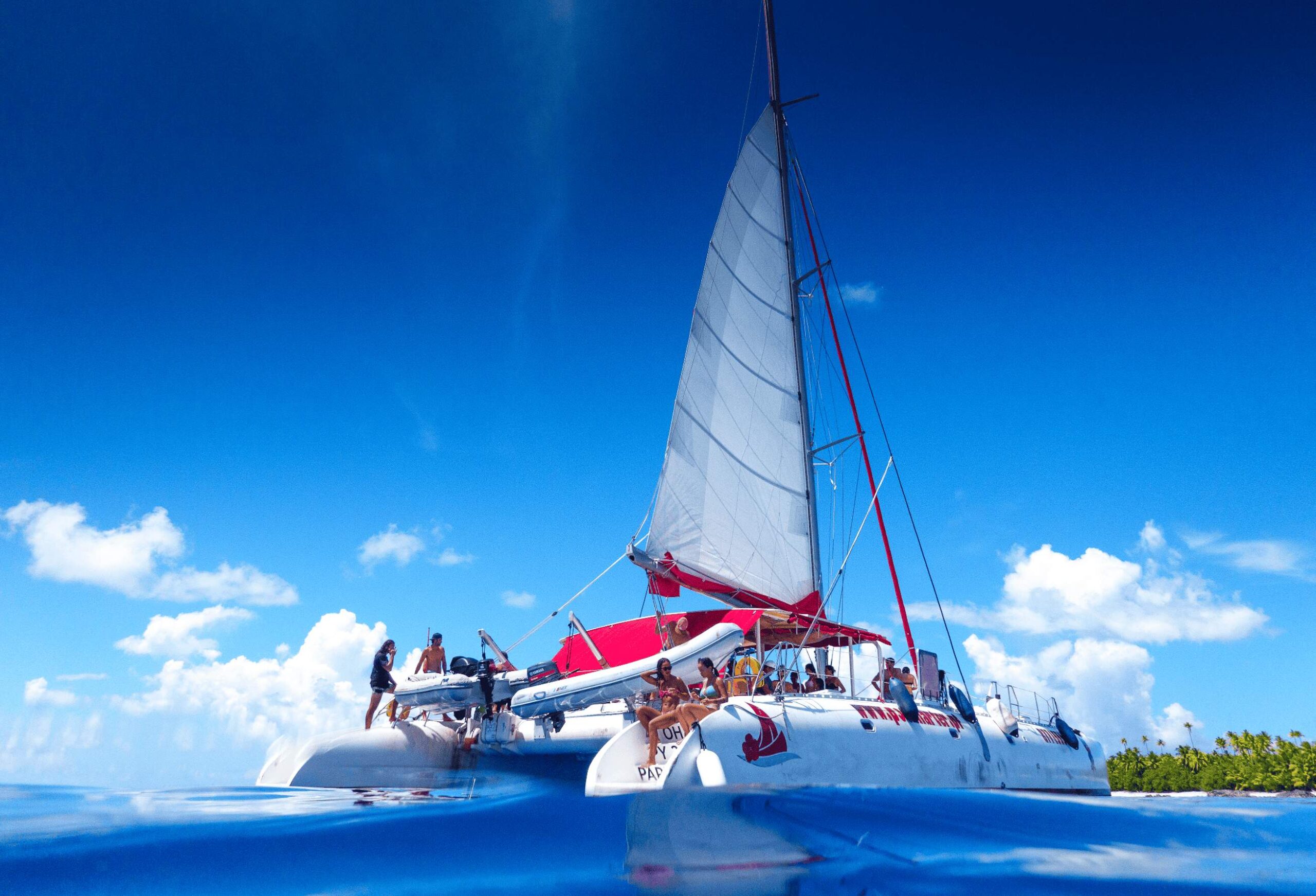 https://tahititourisme.mx/wp-content/uploads/2021/12/Excursion-journee-Tetiaroa-depart-Tahiti-Poe-Charter-Maxi-catamaran-Polynesie-francaise-location-catamaran-compressed-scaled.jpg